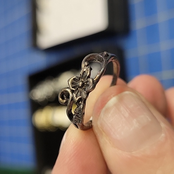 Pewter Floral Design Ring Size 6.5 - Picture 1 of 3